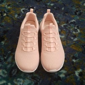 Size 7 Sketchers Memory Foam Sneakers